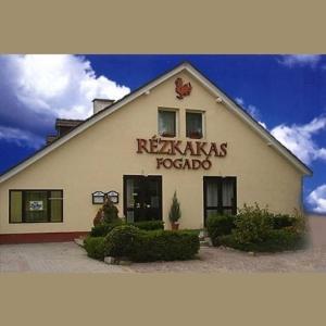 לינה וארוחת בוקר זירץ Rezkakas Fogado מראה חיצוני תמונה